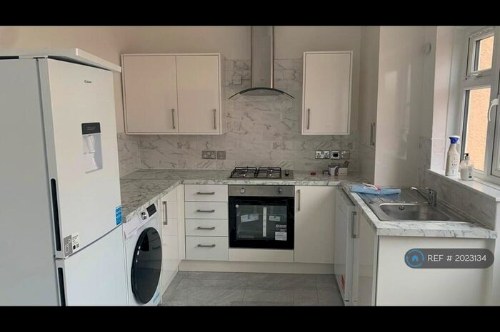 2 Bedroom Terraced House To Rent In Beeches Road, Sutton, SM3