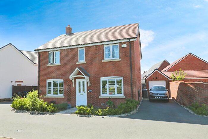 4 Bedroom Detached House For Sale In Enstone Way, Wellesbourne, Warwick, CV35