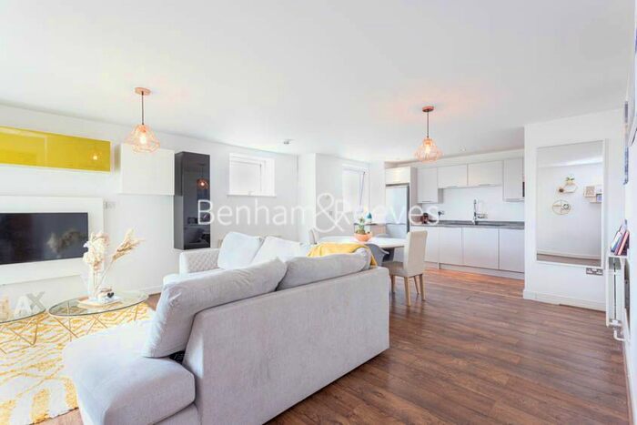 2 Bedroom Flat To Rent In Erebus Drive, Thamesmead, SE28