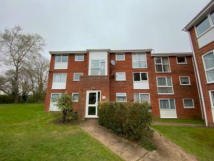 2 Bedroom Apartment To Rent In Nightingale Walk, Hemel Hempstead, HP2