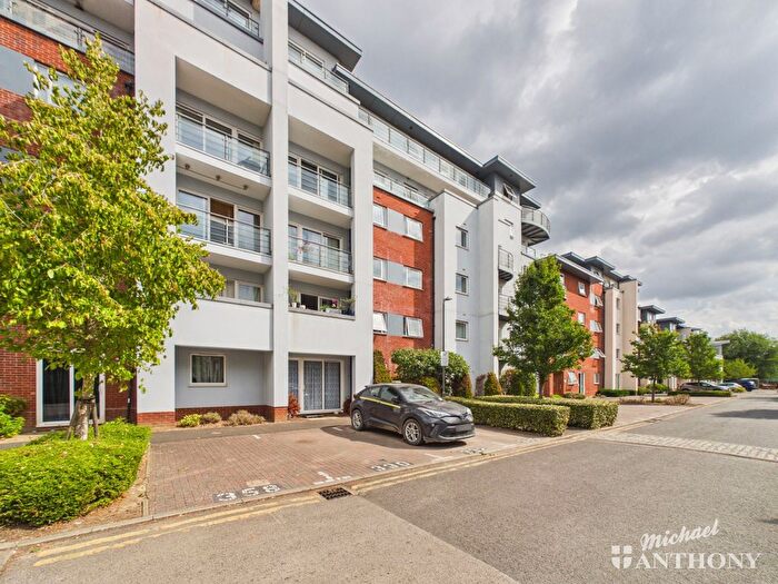 2 Bedroom Flat For Sale In Coxhill Way, Aylesbury, HP21
