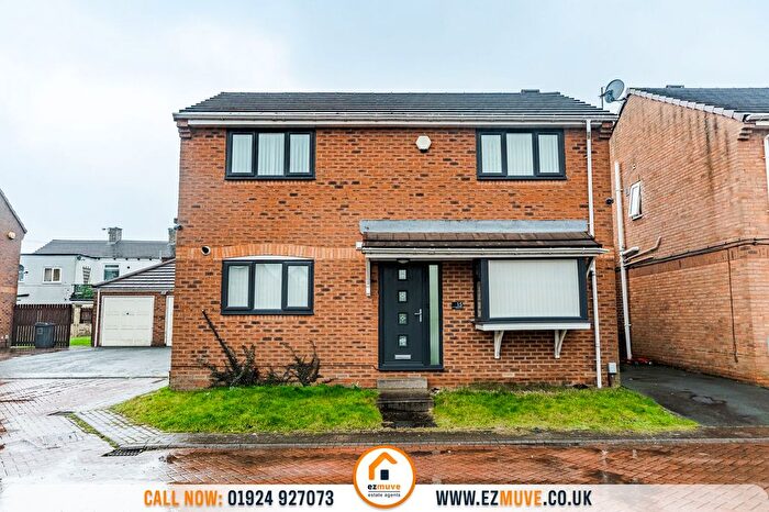 3 Bedroom Detached House For Sale In Plover Drive, Batley, WF17