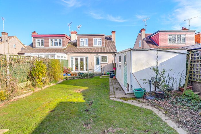 2 Bedroom Chalet For Sale In Lewes Way, Benfleet, SS7