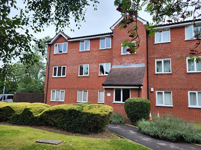 2 Bedroom Flat To Rent In Courtlands Close, Watford, WD24