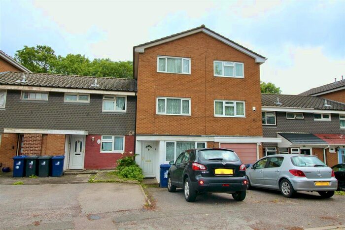 4 Bedroom Town House To Rent In Lilian Board Way, Greenford, Middlesex, UB6