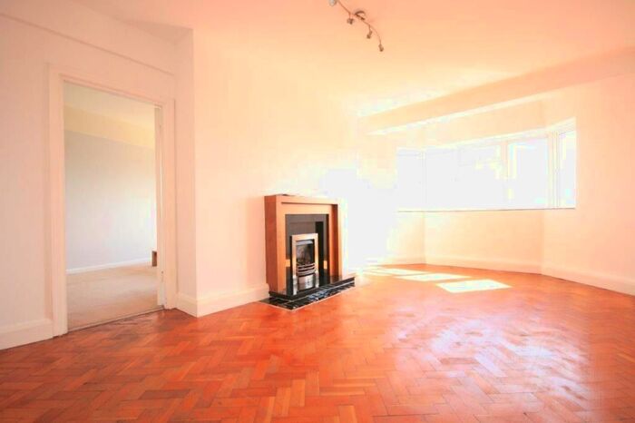 1 Bedroom Flat To Rent In Barton Court, Barons Court Road, W14