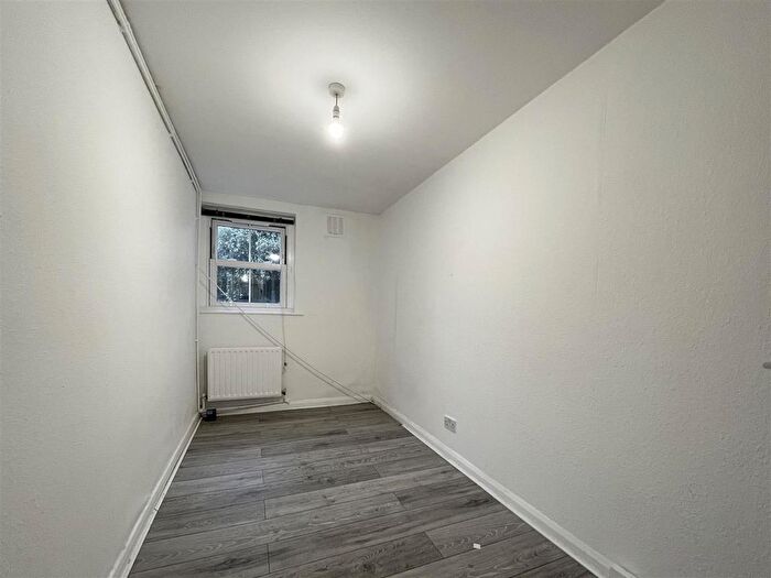 2 Bedroom Flat To Rent In Amhurst Road, Hackney, E8