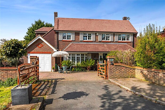 5 Bedroom Detached House For Sale In Evelyn Way, Cobham, KT11