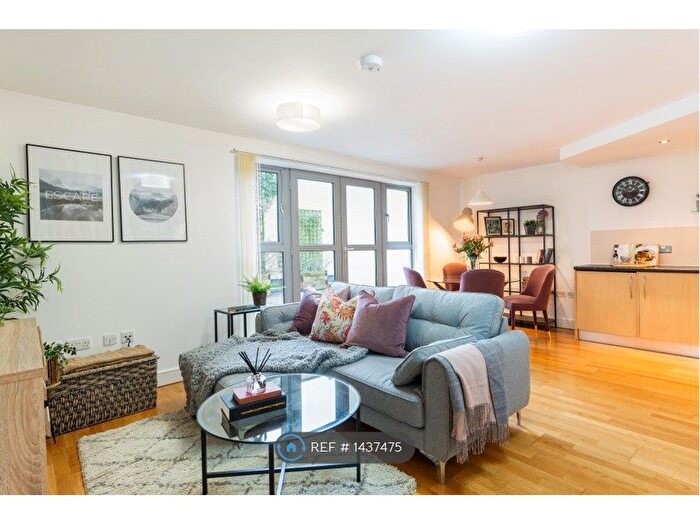 1 Bedroom Flat To Rent In Royal Parade, Clifton Triangle, Bristol, BS8