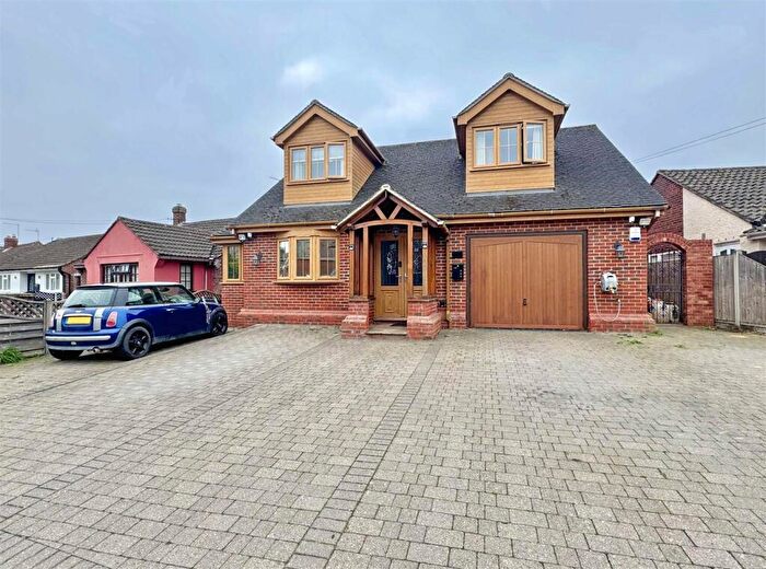 4 Bedroom Detached House For Sale In Lyons Hall Road, Braintree, CM7