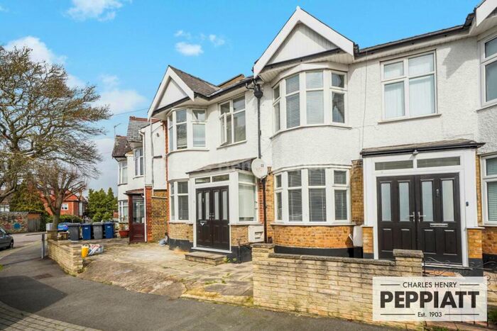 2 Bedroom House To Rent In Hutton Grove, Woodside Park, N12