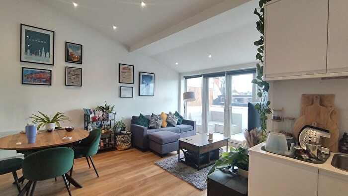 2 Bedroom Flat To Rent In Studland Road, London, W7