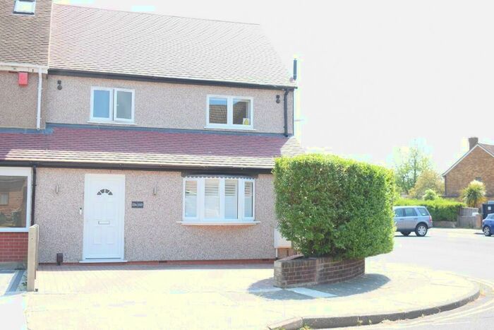 3 Bedroom End Of Terrace House To Rent In Langdale Gardens, Hornchurch, London, RM12