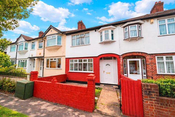 3 Bedroom Terraced House For Sale In Waverley Road, London, SE25