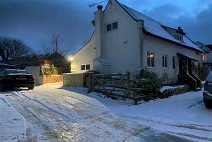 2 Bedroom Cottage To Rent In Dover Road, Guston, CT15