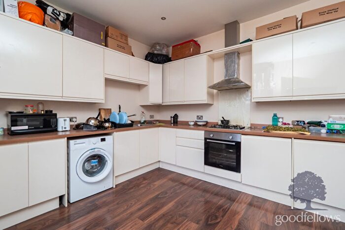 3 Bedroom Flat To Rent In Morden Road, London, SW19
