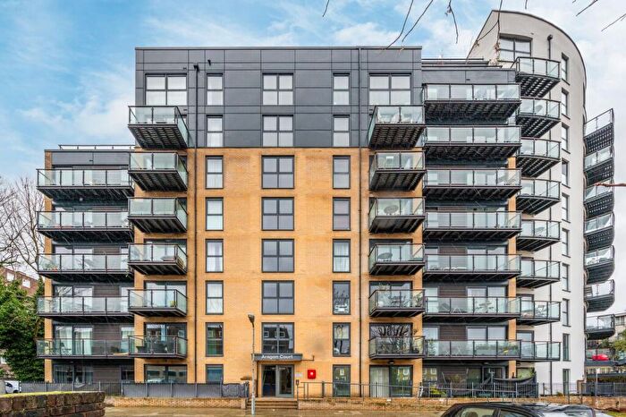 2 Bedroom Flat For Sale In Aragon Court, Kennington, London, SE11