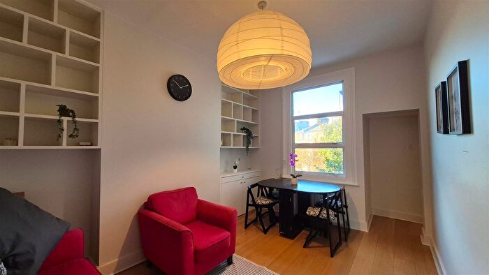2 Bedroom Flat To Rent In Netherwood Road, London, W14