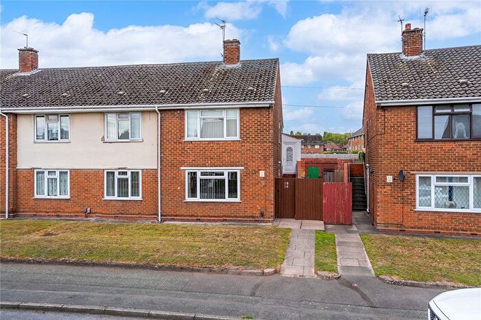 2 Bedroom Maisonette For Sale In Newman Avenue, Lanesfield, Wolverhampton, West Midlands, WV4