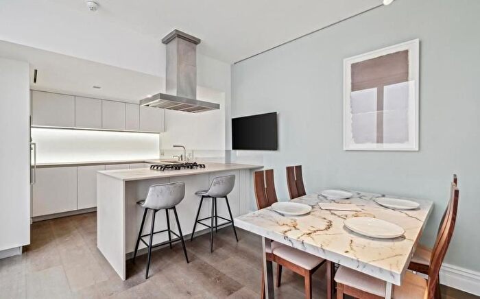 4 Bedroom Flat To Rent In Cornwall Terrace Mews, Marylebone, London, NW1