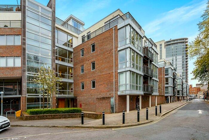 2 Bedroom Flat To Rent In Bonfire Corner, Portsmouth, PO1