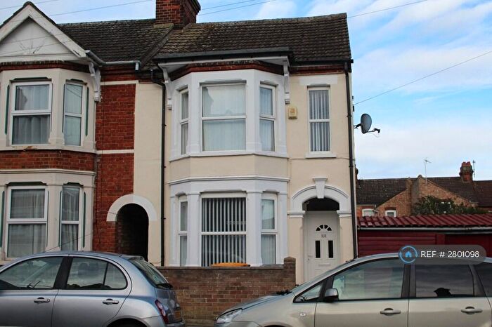 3 Bedroom End Of Terrace House To Rent In Gladstone St, Bedford, MK41