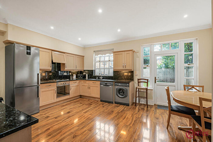 5 Bedroom House For Sale In Queensbridge Road, E8