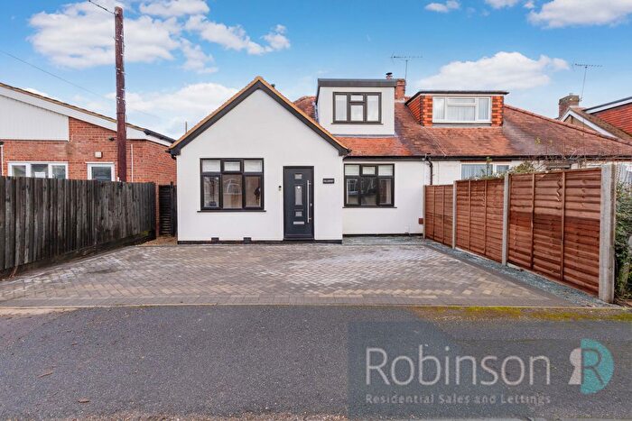 4 Bedroom Semi Detached House For Sale In Smithfield Road, Maidenhead, Berkshire, SL6