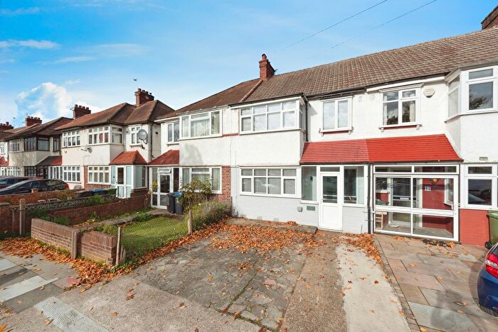 3 Bedroom Detached House For Sale In Woodfield Gardens, New Malden, KT3