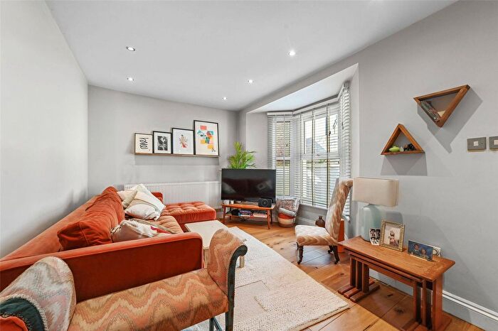 2 Bedroom Flat For Sale In Median Road, Hackney, London, E5