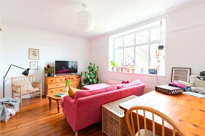 1 Bedroom Apartment To Rent In Oakfield Court, Crouch End, London, N8