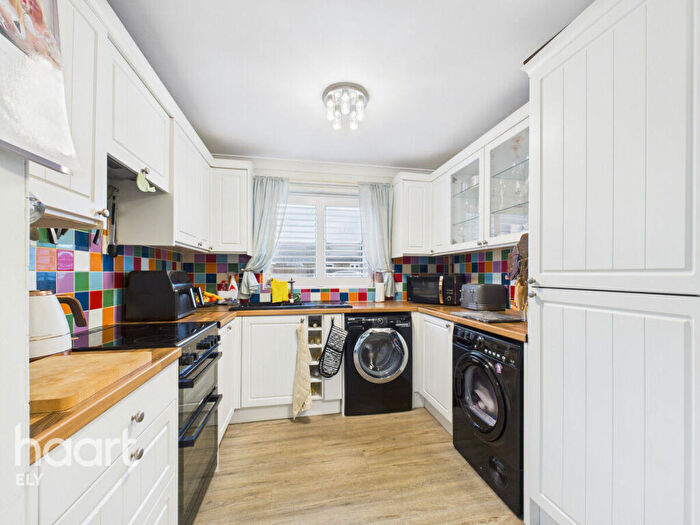 2 Bedroom Bungalow For Sale In Camping Close, Haddenham, CB6