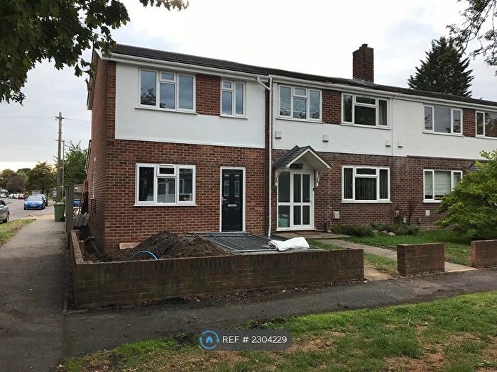 3 Bedroom Terraced House To Rent In Cheyne Way, Farnborough, GU14