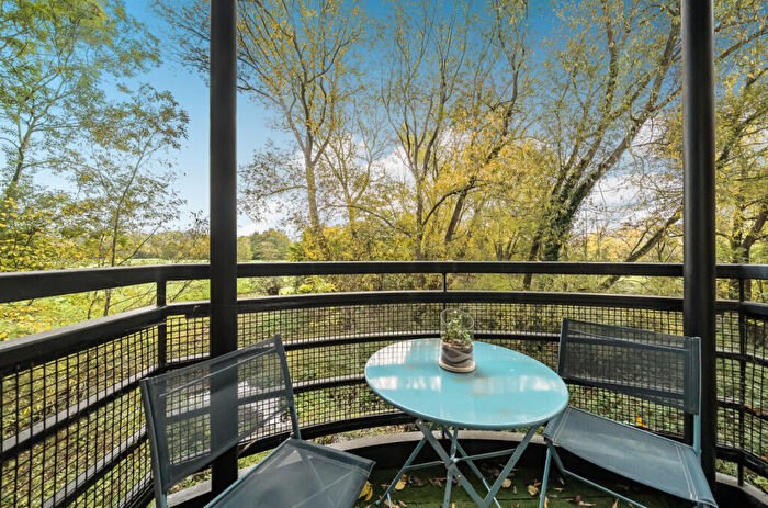 2 Bedroom Apartment For Sale In Water Eaton Road, North Oxford, OX2