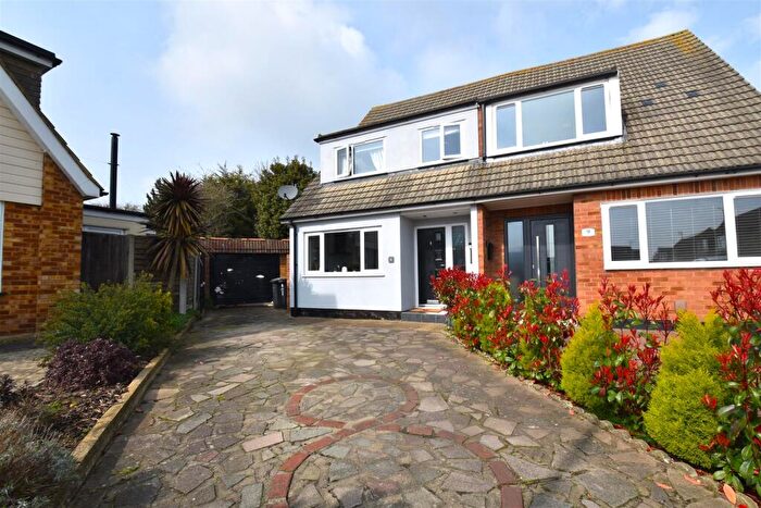 3 Bedroom Chalet For Sale In Assandune Close, Ashingdon, SS4