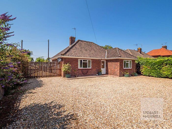 3 Bedroom Chalet For Sale In Speed The Plough, North Walsham Road, Coltishall, Norfolk, NR12