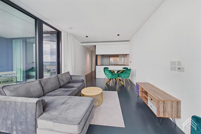 2 Bedroom Apartment To Rent In The Madison, Marsh Wall, Canary Wharf, E14