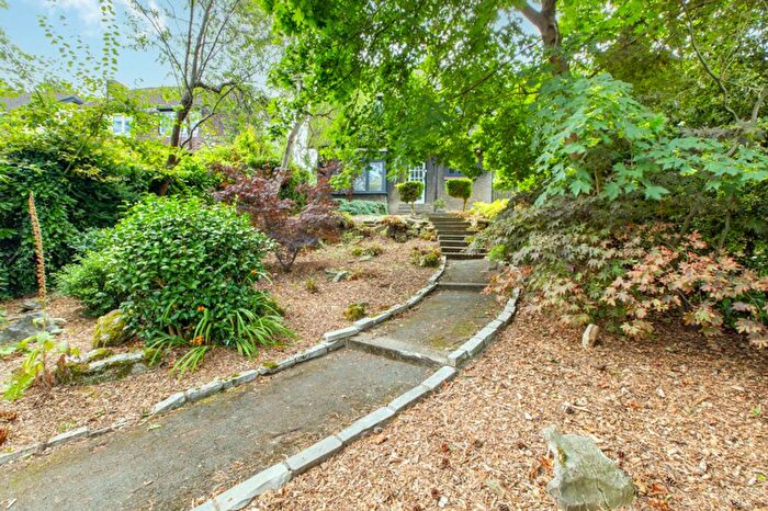 3 Bedroom Detached House For Sale In Gledhow Park Drive, Leeds, LS7