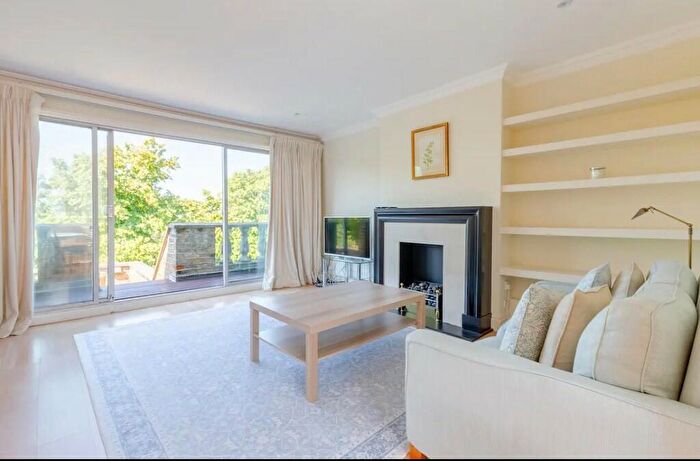 2 Bedroom Maisonette To Rent In Ifield Road, West Brompton, SW10