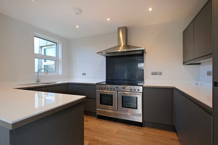 3 Bedroom Flat To Rent In Stoneleigh Court, Lansdown, Bath, BA1
