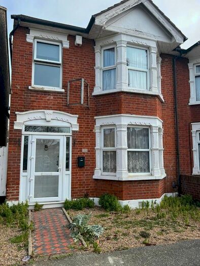 3 Bedroom Terraced House To Rent In Queen Mary Close, Romford, RM1