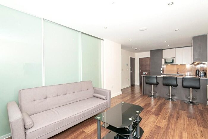 4 Bedroom Flat To Rent In Beaufort Square, London, NW9