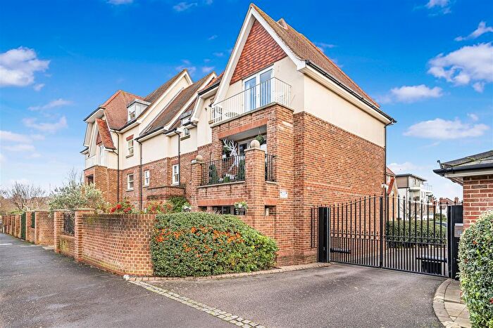 2 Bedroom Flat For Sale In Forest View, North Chingford, E4