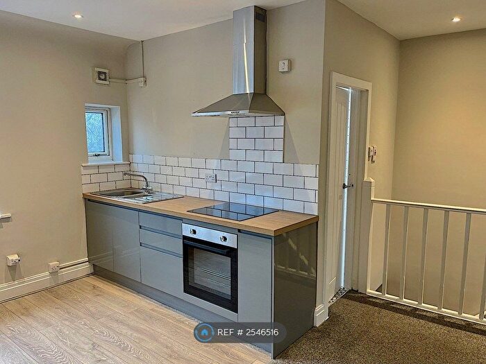 2 Bedroom Flat To Rent In Cross Street, Sale, M33