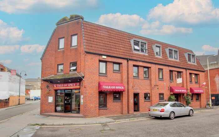 2 Bedroom Flat To Rent In Castle Street, Trowbridge, BA14