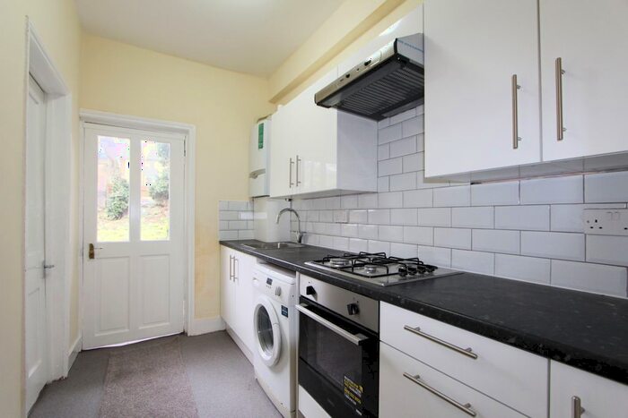 3 Bedroom Flat To Rent In Hammersmith Grove, London, W6