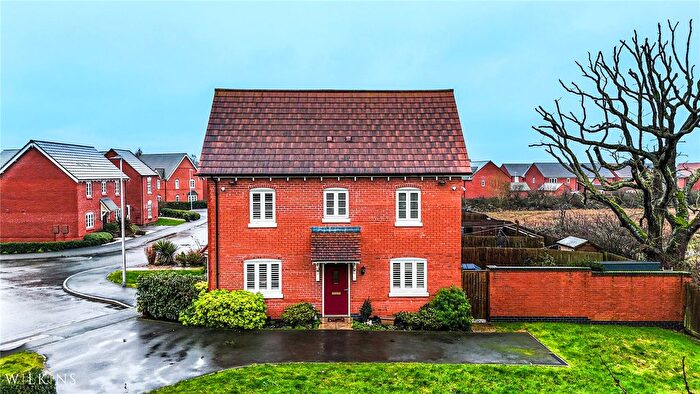 3 Bedroom End Of Terrace House For Sale In Russett Avenue, Nuneaton, Warwickshire, CV11