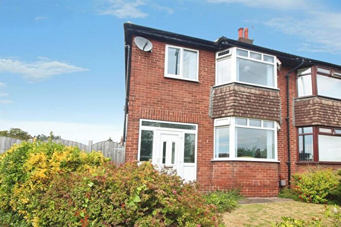 3 Bedroom Semi-Detached House For Sale In Park Lane, Rothwell, Leeds, LS26