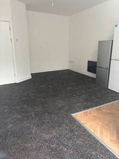 1 Bedroom Flat To Rent In Dynevor Terrace, Pontardawe, SA8
