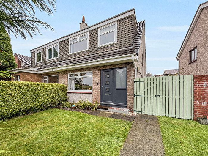 3 Bedroom Semi-Detached House For Sale In Yarrow Crescent, Bishopton, PA7